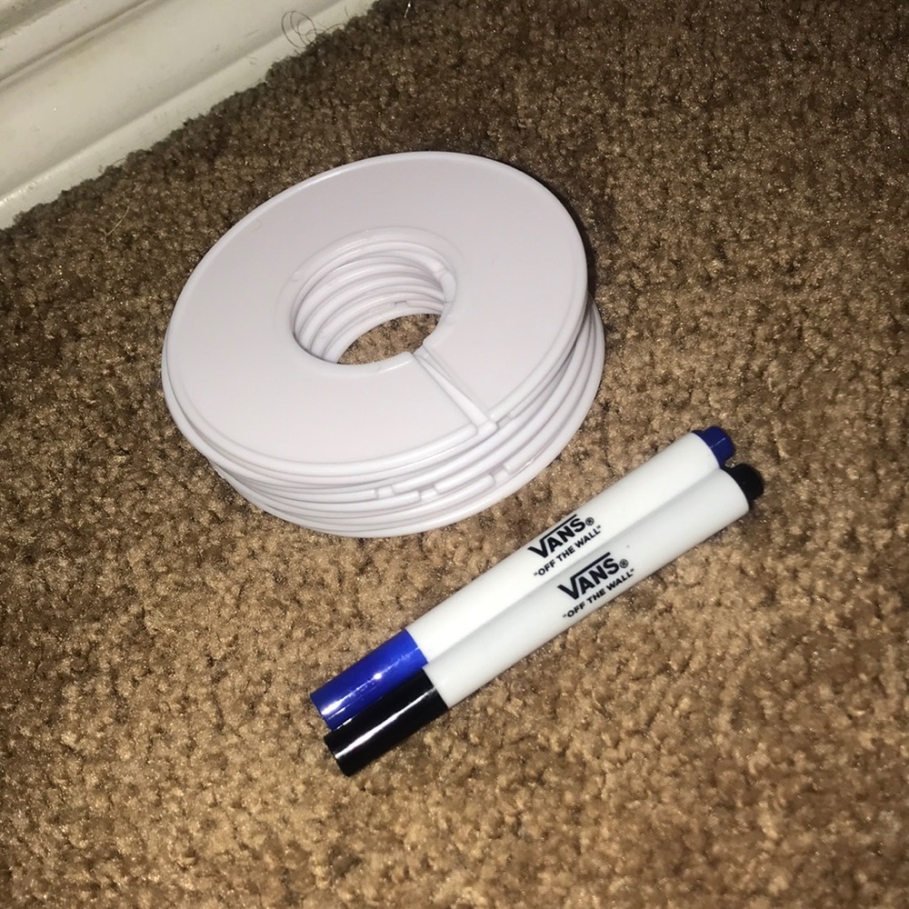 10 Closet Dividers + 2 Markers